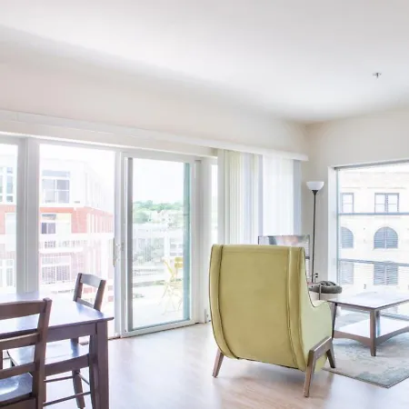 East Side 1Br Apt - Near Brady St And Fiserv With Balcony